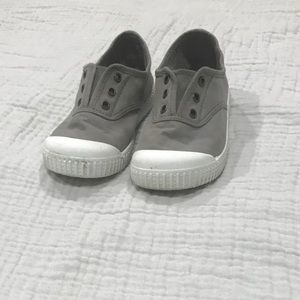 Victoria. Boys shoes . Size 28 . Color Gris.
